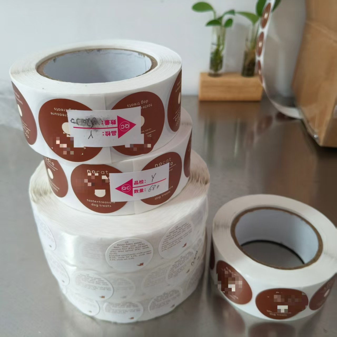 JOJO Pack chuẩn bị vận chuyển nhãn dán đồ ăn cho chó tùy chỉnh cho khách hàng Đan Mạch