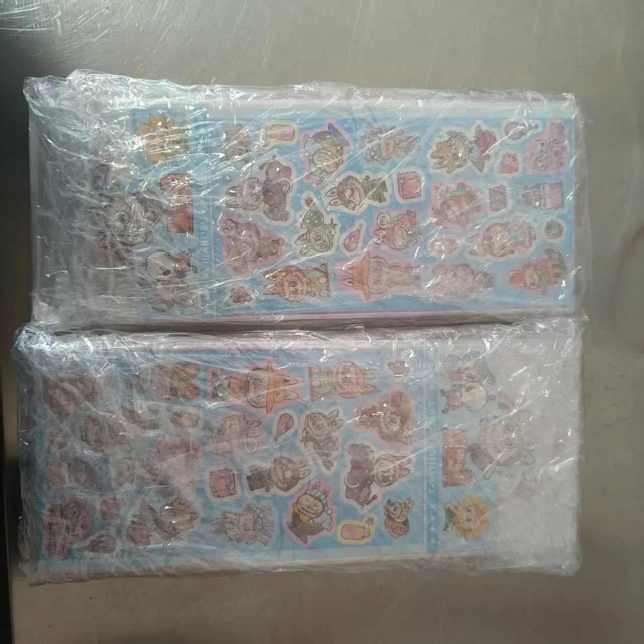 Công ty đã xuất xưởng nhãn dán mới dành cho trẻ em vào tuần trước