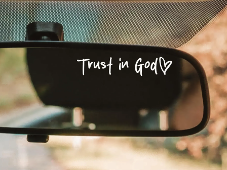 Tại sao những miếng dán xe chuyển nhượng này lại phổ biến trên TikTok?