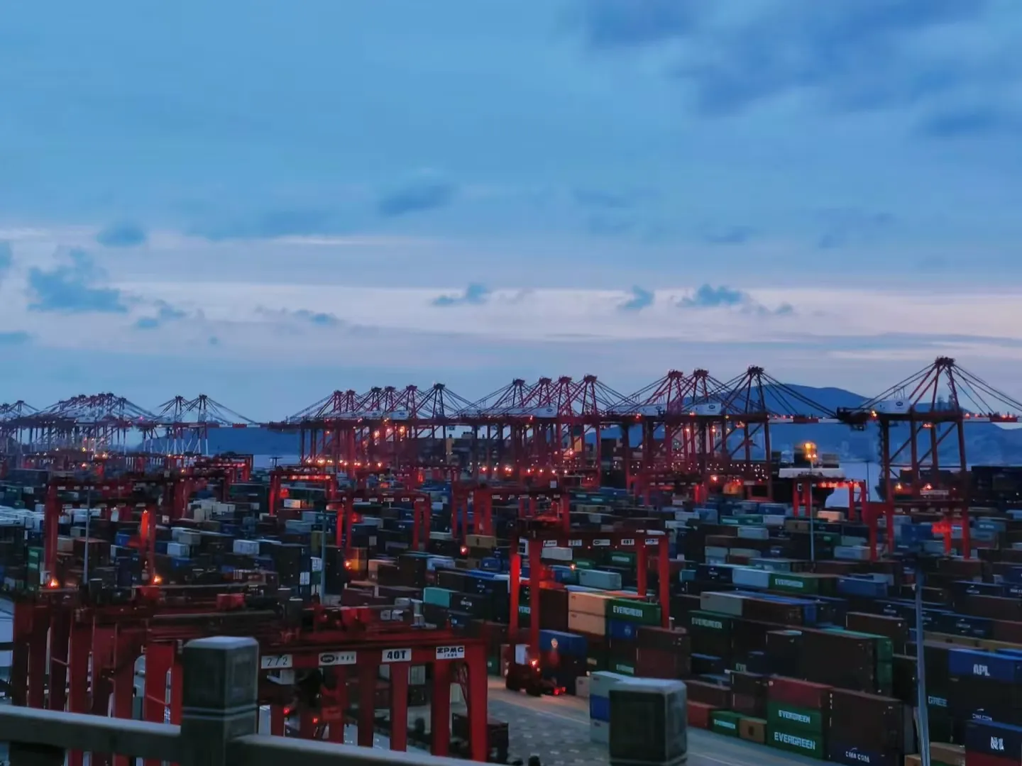 Tổng giá trị thương mại xuất nhập khẩu của Trung Quốc đạt 41,21 nghìn tỷ nhân dân tệ.