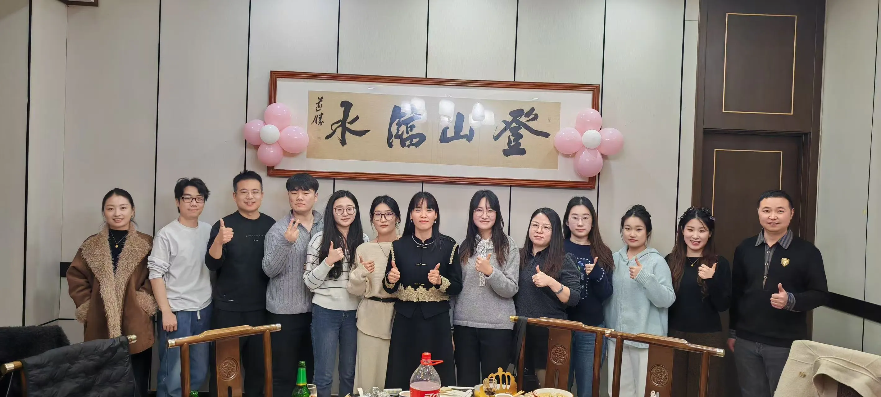 Một ngày vui nhộn của trò chơi ẩm thực và lễ kỷ niệm