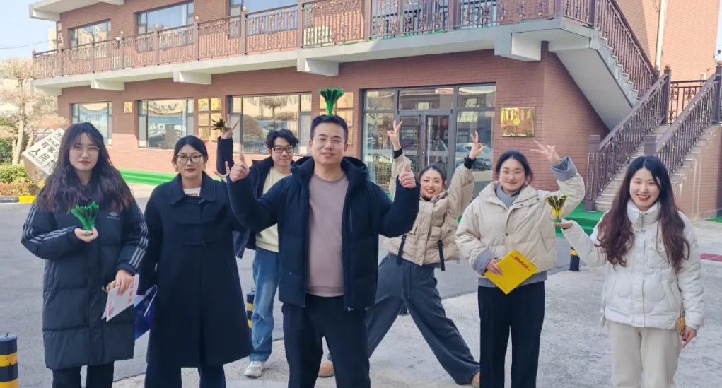 Giờ nghỉ trưa ngắn tiếp thêm năng lượng cho văn phòng với trò chơi đá cầu