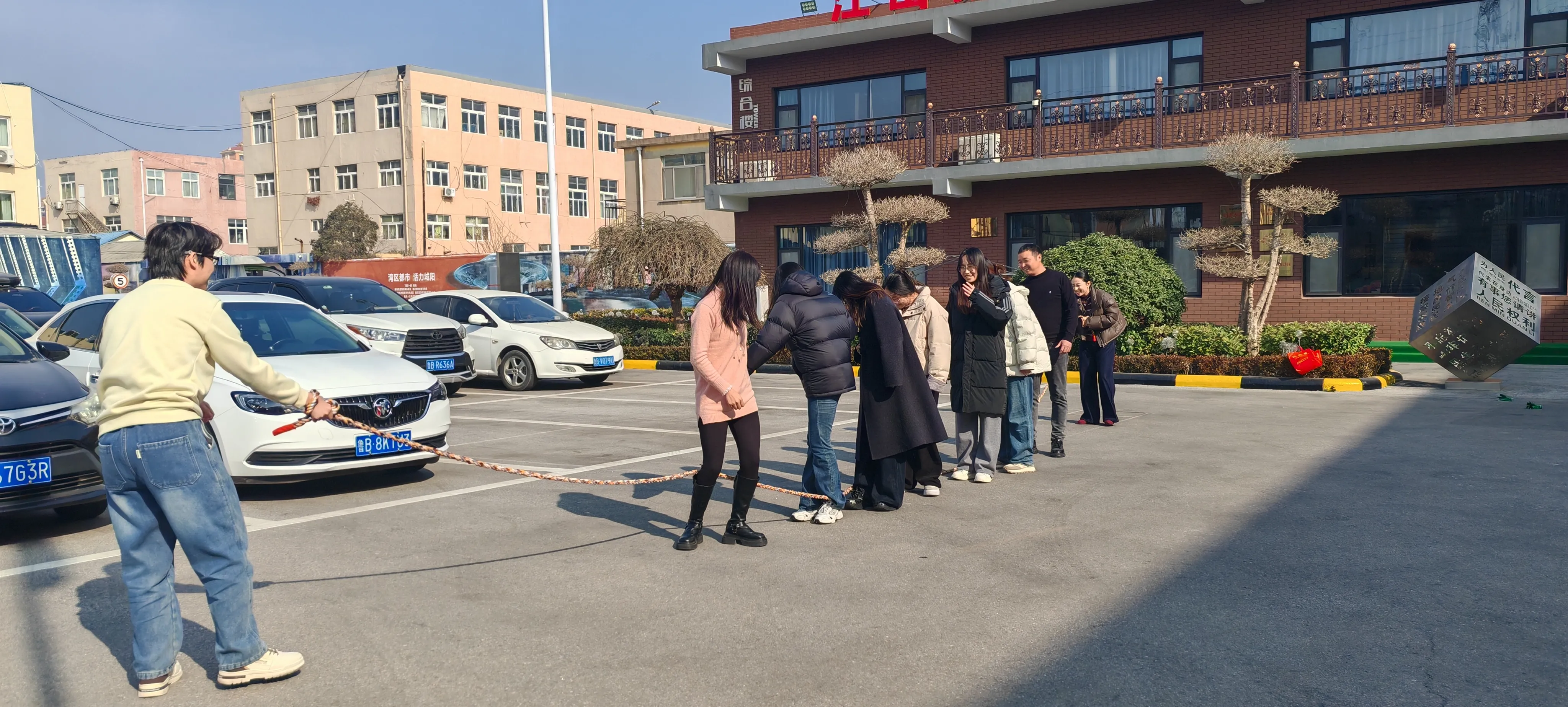 Tinh thần đồng đội tăng cao tại JOJO Pack