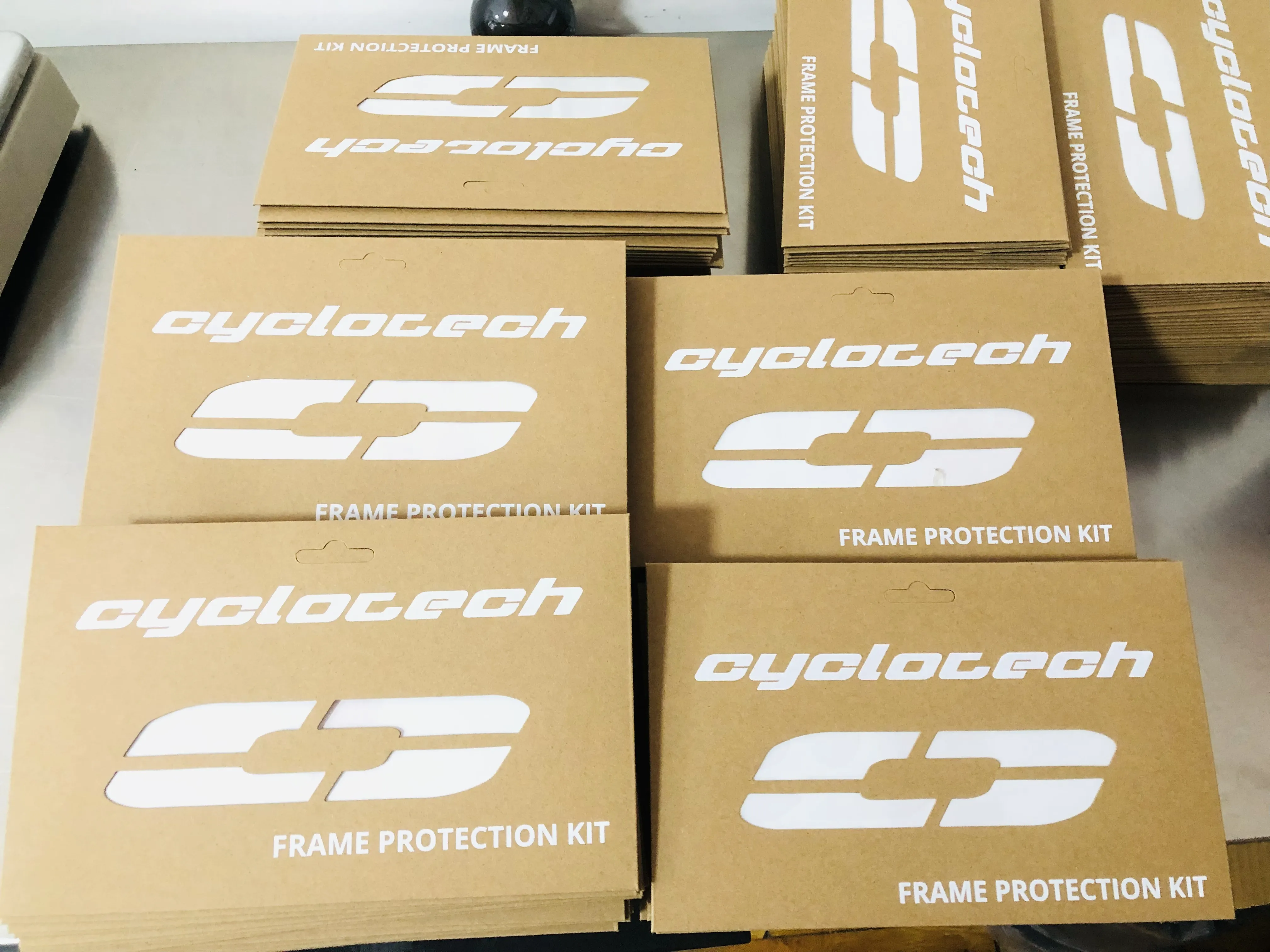 Nhãn dán khung xe đạp hiện đang được vận chuyển đến Hà Lan