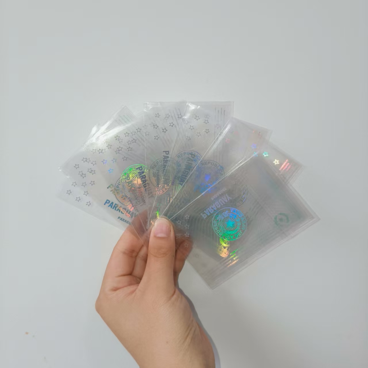 Nhãn dán thẻ hình ba chiều trong suốt